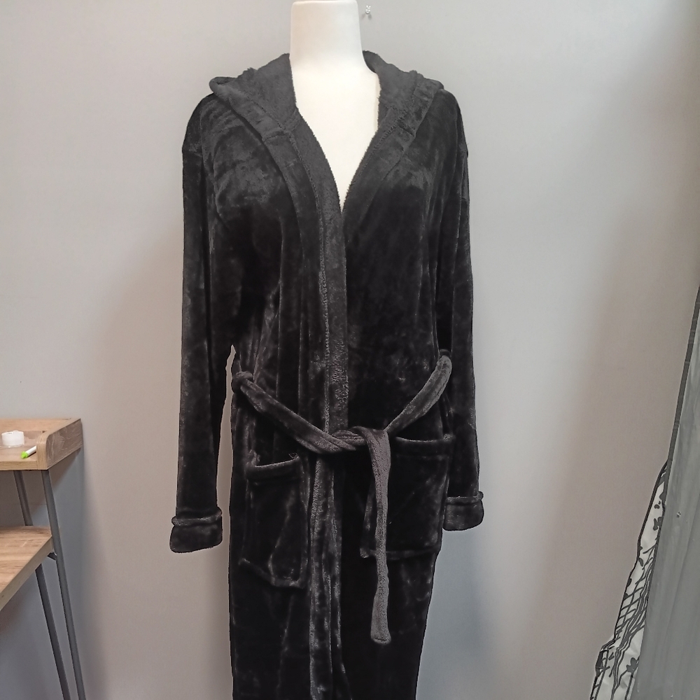 Verabella Black Robe NWT